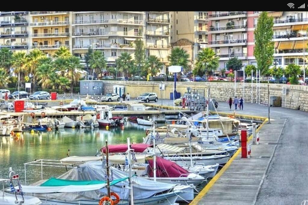 Central Town House 60M2**** Piraeus Buitenkant foto